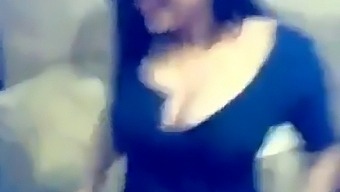 Видео С Просочившейся Теткой Дези В Индийской Комнате Общежития