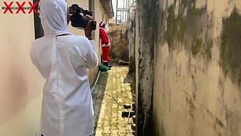 Pertemuan Krismas Yang Panas Dengan Santa Dan Seorang Gadis Hijabi Yang Menggoda. Langgan Red