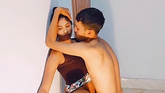 Hanif Si Užívá Sumoninu Dychtivou Kundičku Svým Masivním Dříkem.